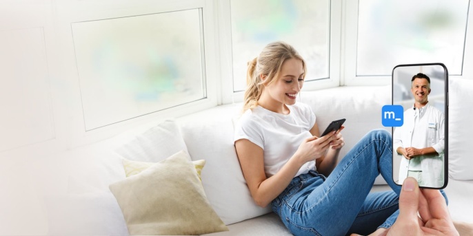 Frau auf dem Sofa